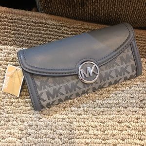 Michael Kors Wallet! Never Used!